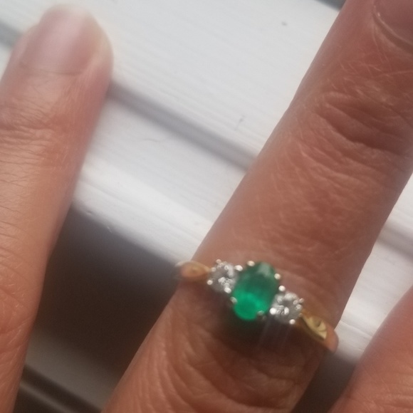 18k yellow gold Emerald and diamond ring - Picture 2 of 3